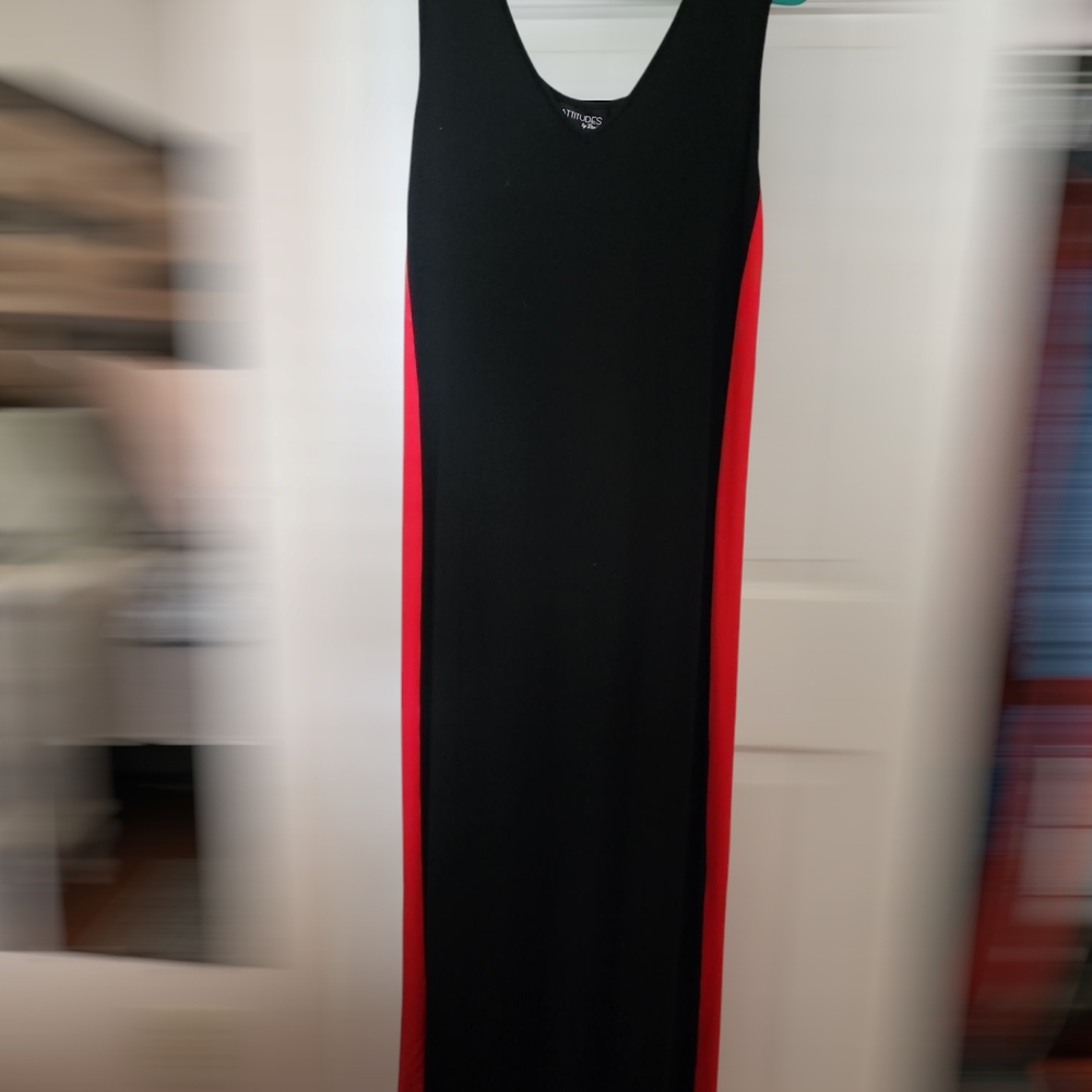 Black and Red Sleeveless Dress